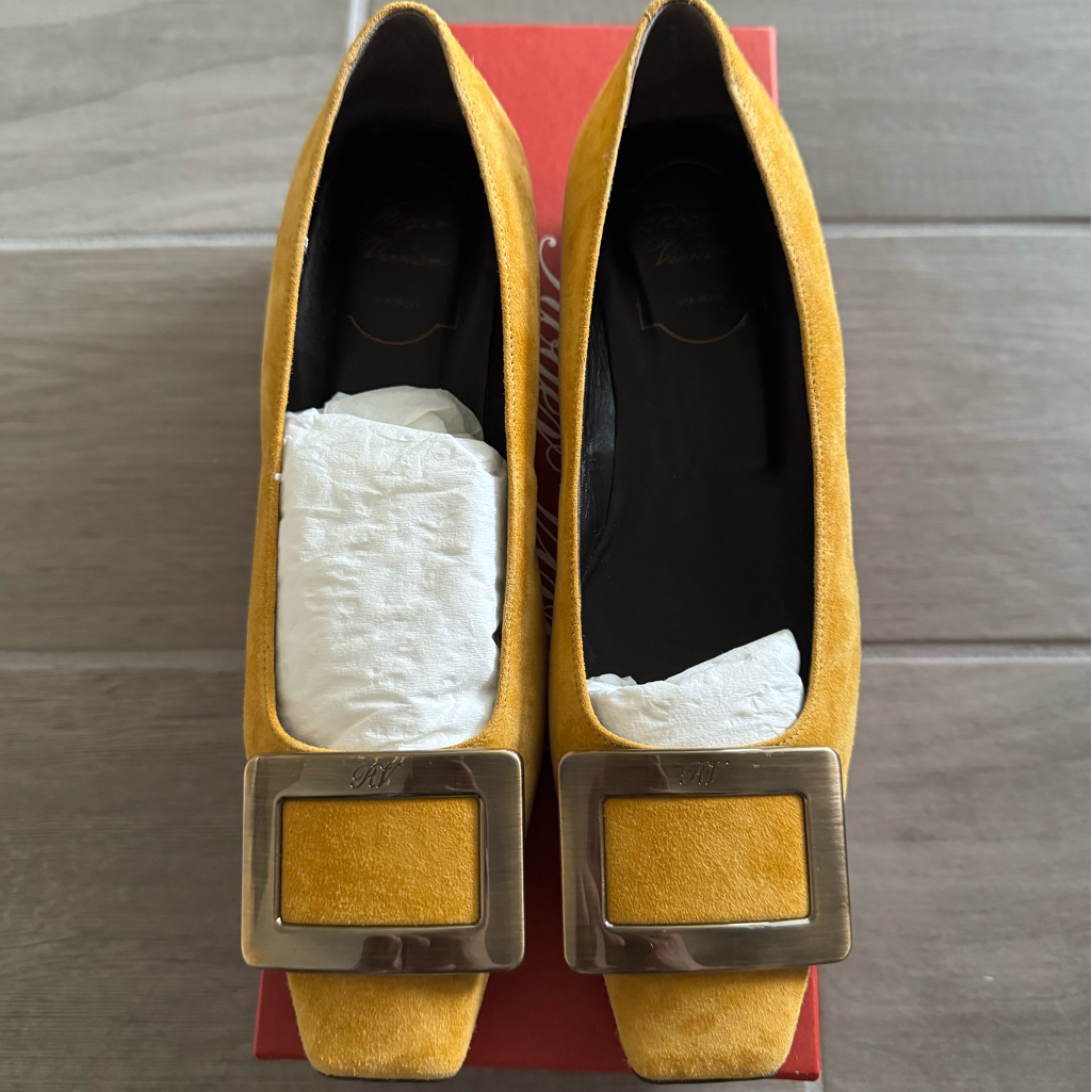 Roger Vivier Suede Flat Size 36.5